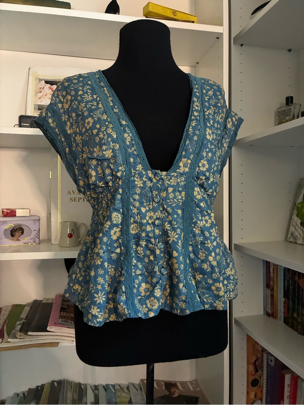 FREE PEOPLE Blue Floral V-Neck Peplum Top 100% Cotton